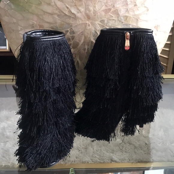 Women’s 3 1/2 inch heel ankle booties. - Picture 1 of 6